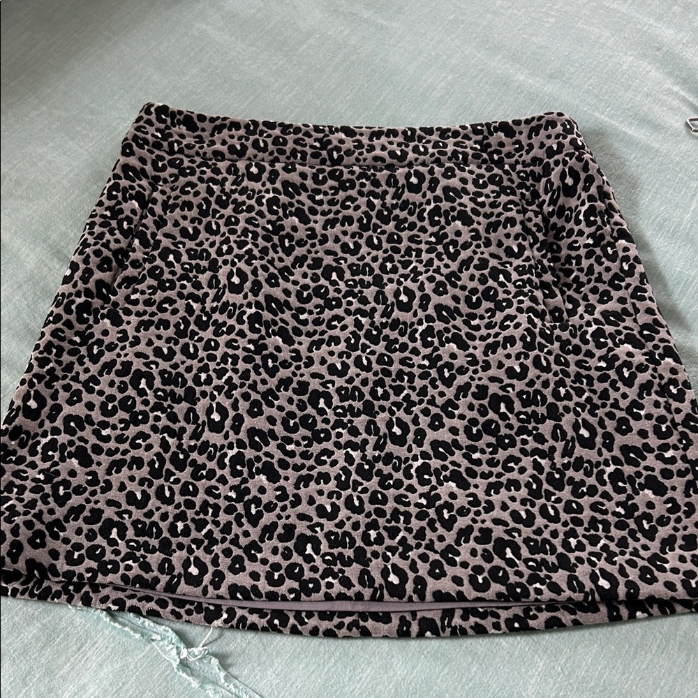 Loft outlet animal print skirt with pockets
6 petite